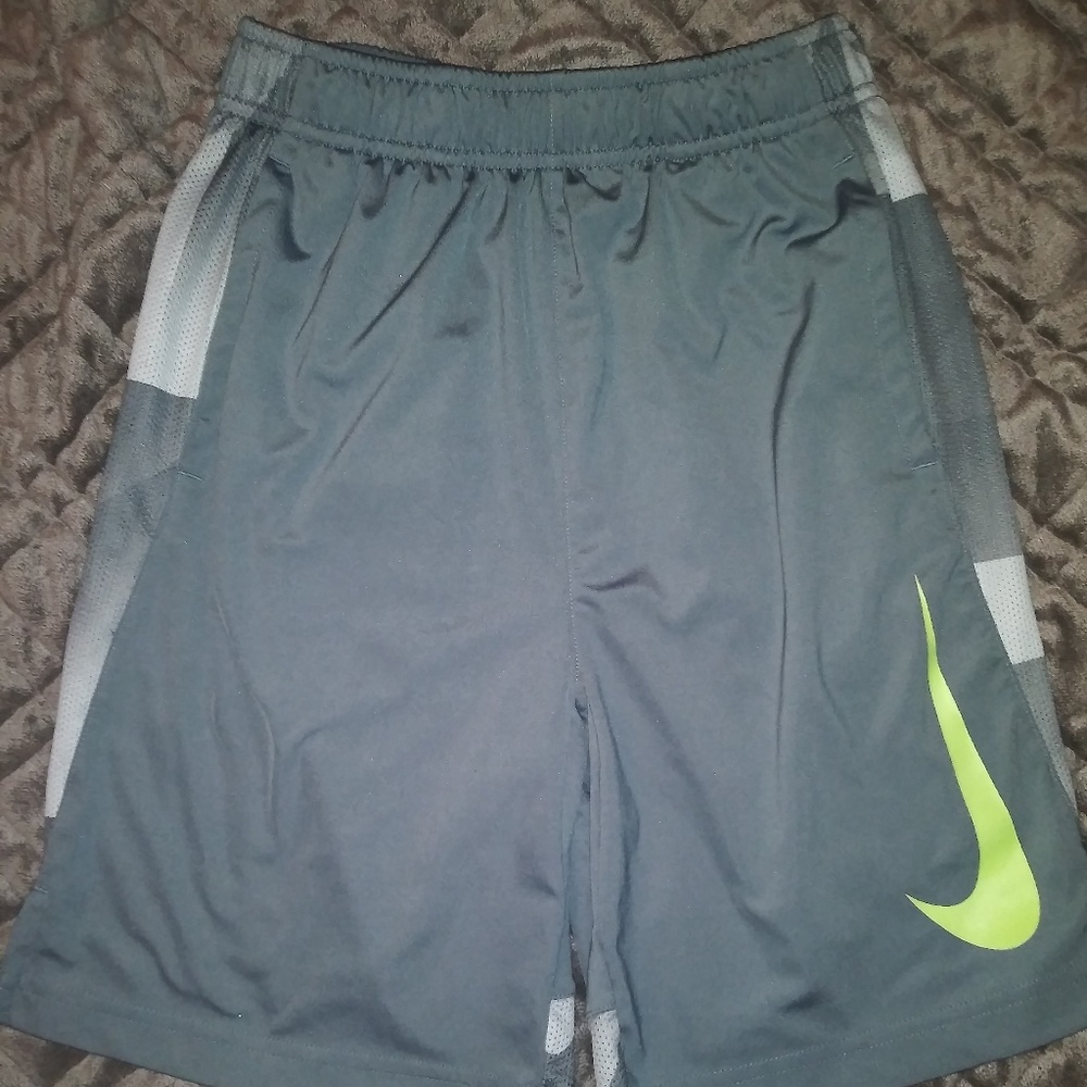 Nike dri-fit boys basketball shorts